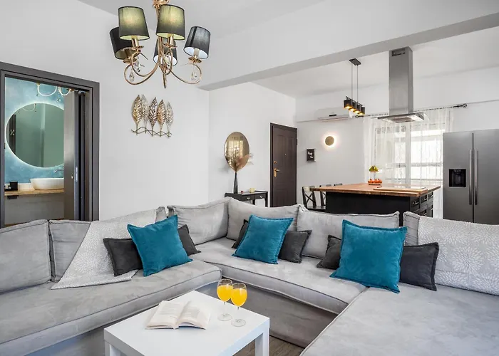 Emerald Apartment *