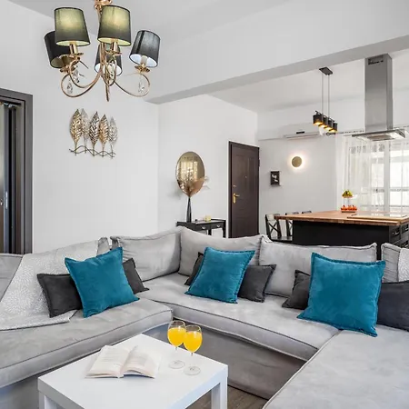 Emerald Apartment *
