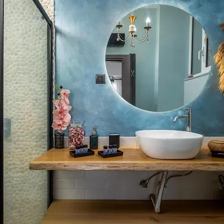 Emerald Apartment *